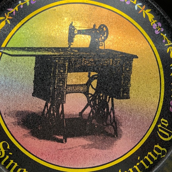 Vintage The Singer Manufacturing Company Bristolware Round 12" Retro Tin - Picture 2 of 15
